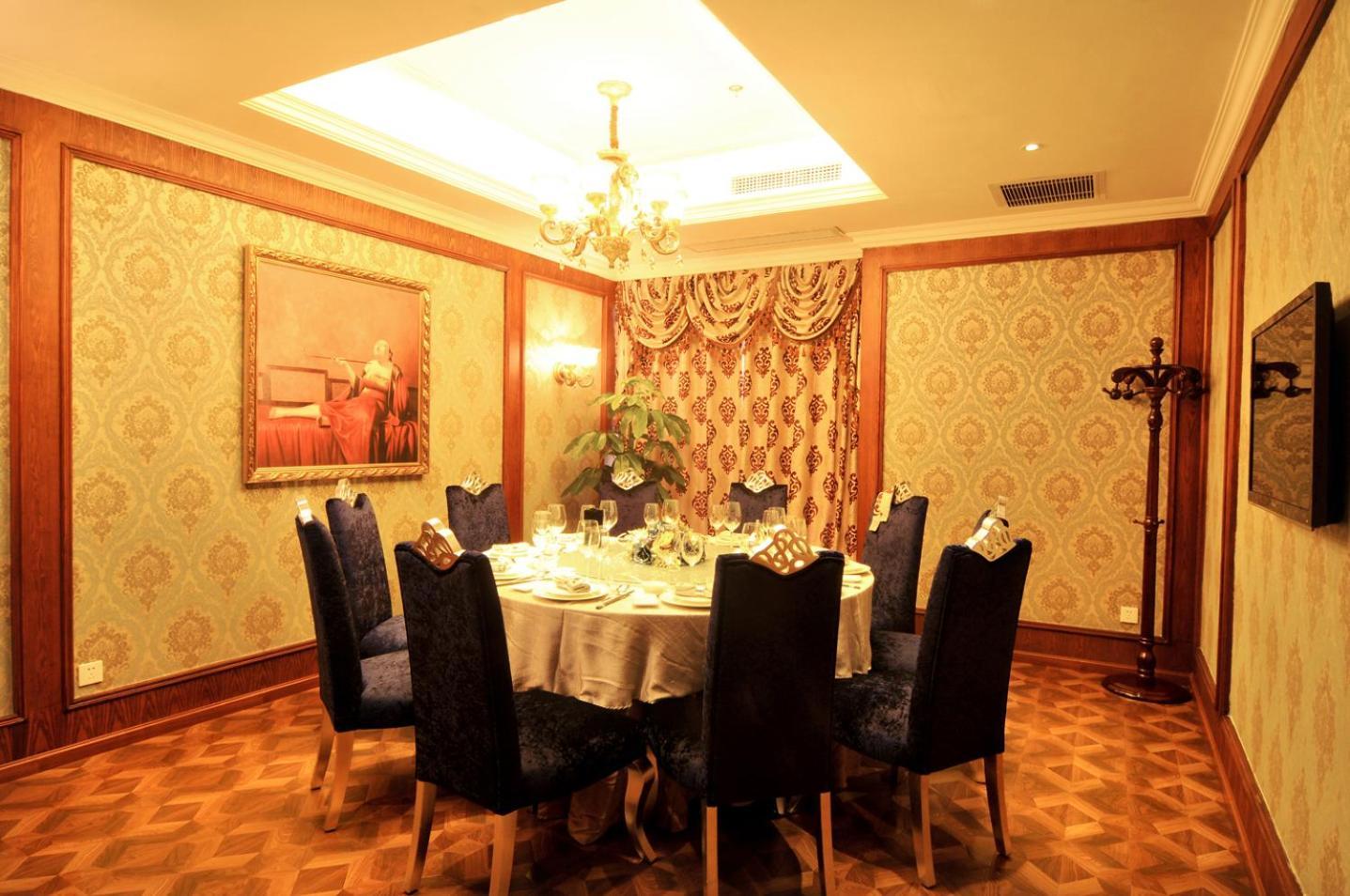 Chengdu French Theme Gold Palace Exterior photo